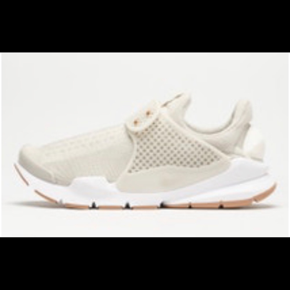 Nike Women’s Sock Dart